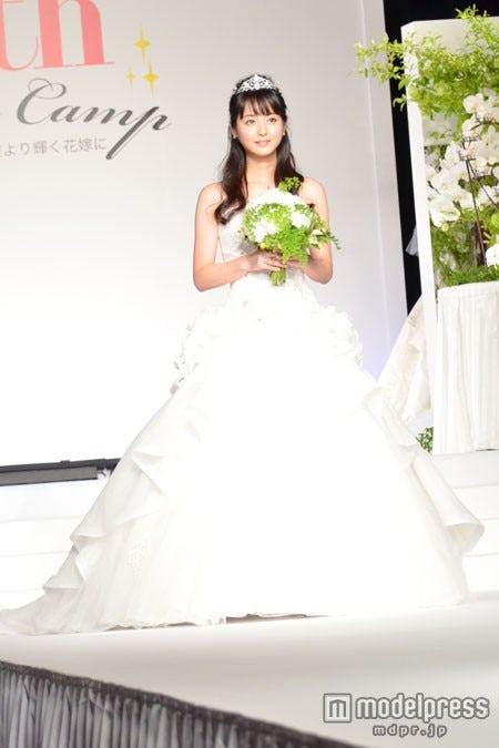 佐々木希 ローラら 華やかウェディングドレスを披露 モデルプレス 佐々木希 ローラら 華やかウェディングドレスを披露 モデルプレス