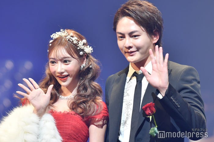 明日花キララ、三崎優太(C)モデルプレス