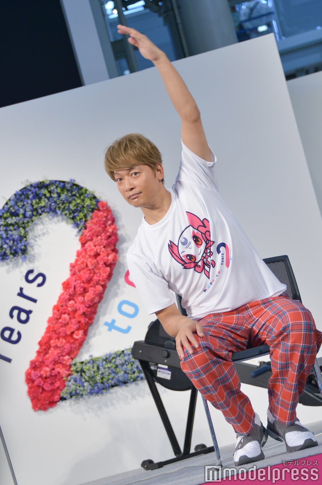 キョロキョロしていた香取（準備運動中） （C）モデルプレス