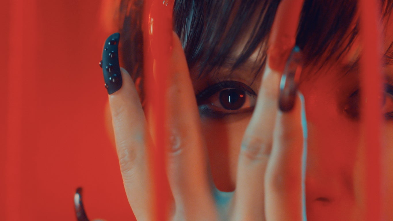 Superfly「Fall」MVより （提供画像）