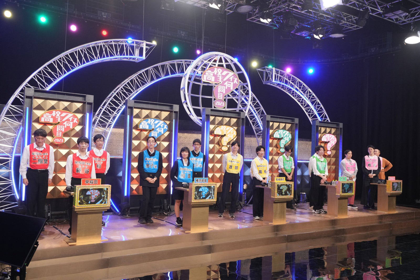 （左から）せいや、粗品、岡部大ら（C）フジテレビ