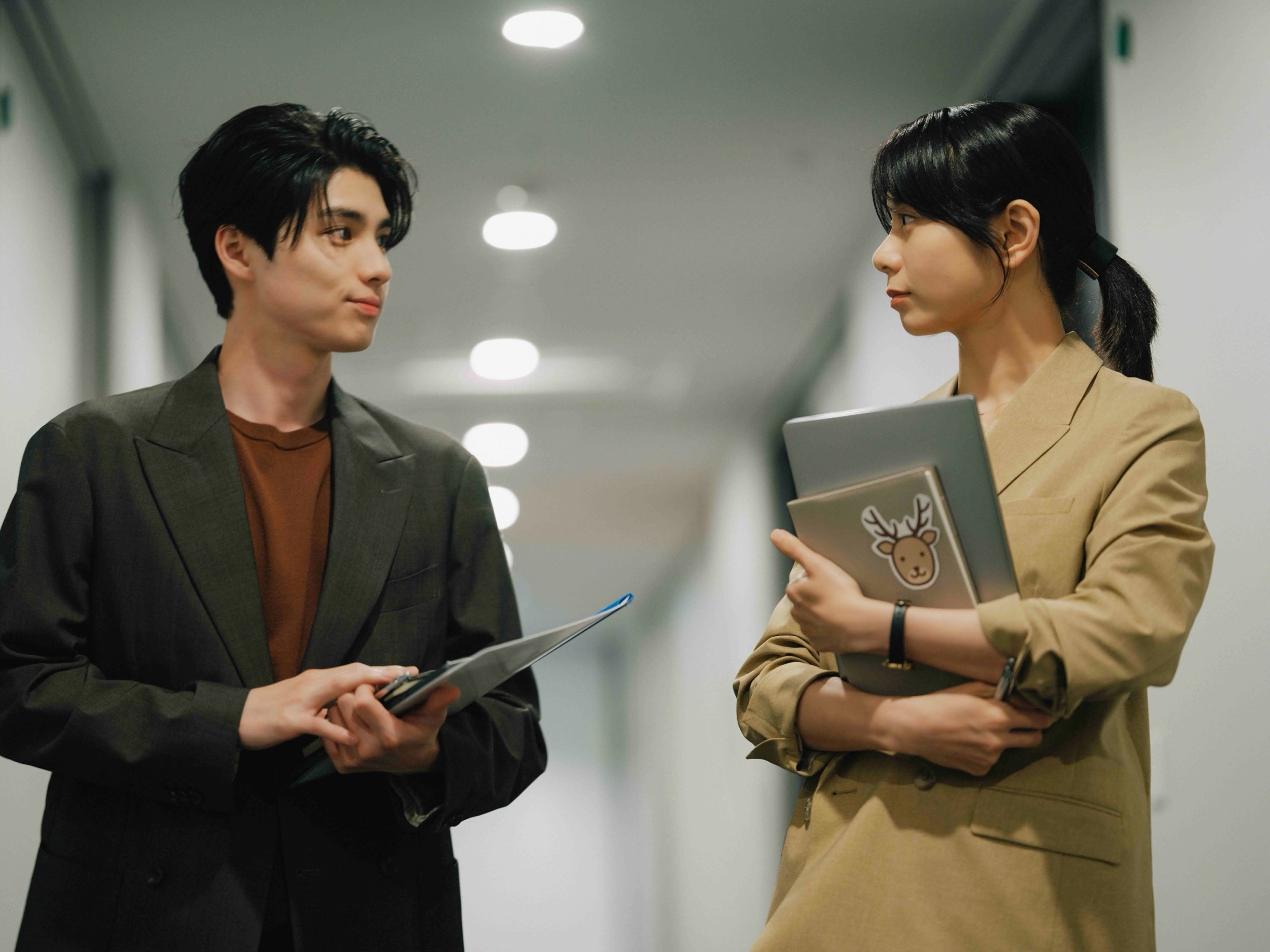 本田響矢、森カンナ（C）「彩香ちゃんは弘子先輩に恋してる」製作委員会・MBS／第2話より