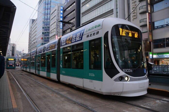 広島市内の中心部を走るGreen mover max