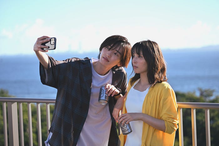 道枝駿佑、広瀬アリス「マイ・セカンド・アオハル」第2話より(C)TBS