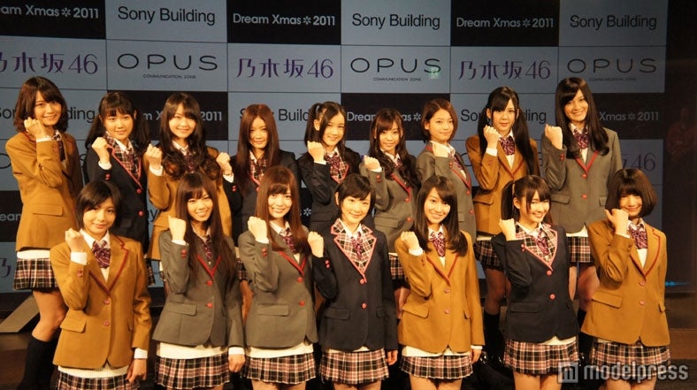 AKB48の公式ライバル・乃木坂46、CDデビュー決定　キュートなミニスカで意気込み