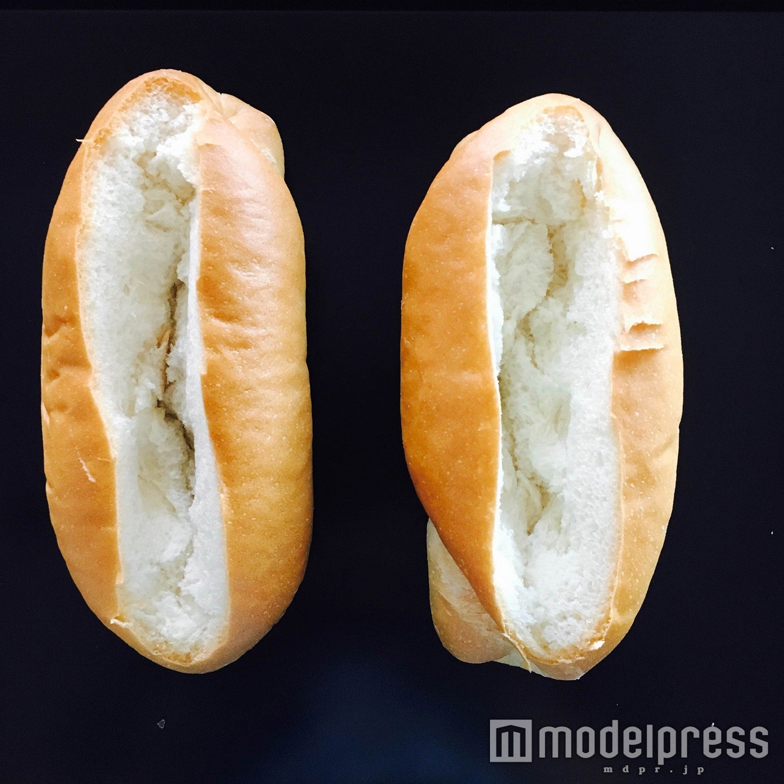 パンに切り込みを入れて／画像提供：柏原歩