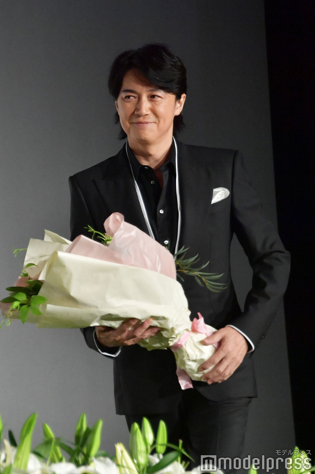 キャストにサプライズで登場した福山雅治（C）モデルプレス