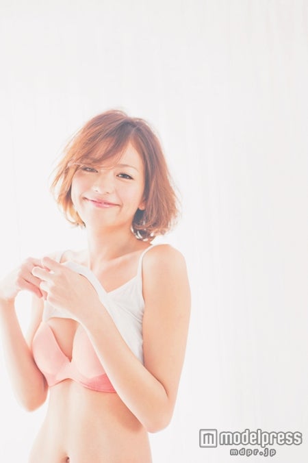 「PEACH JOHN」カタログではキュートなルックスとは裏腹にSEXYボディを披露し話題に。