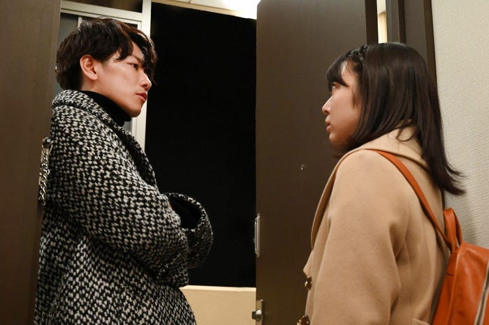 佐藤健、上白石萌音/「恋はつづくよどこまでも」第5話より(C)TBS