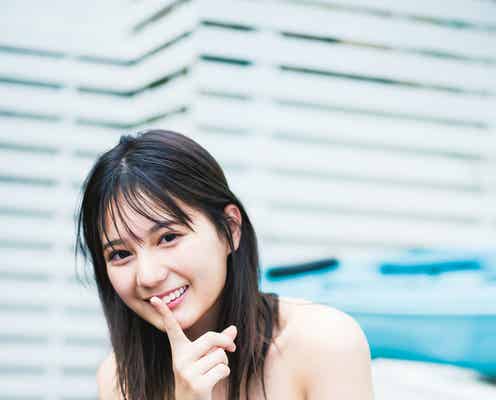 日向坂46センター・小坂菜緒、バスタオルカット解禁 清涼感溢れる<1st写真集「立ち漕ぎ」>