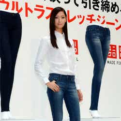 股下85cmを誇る菜々緒