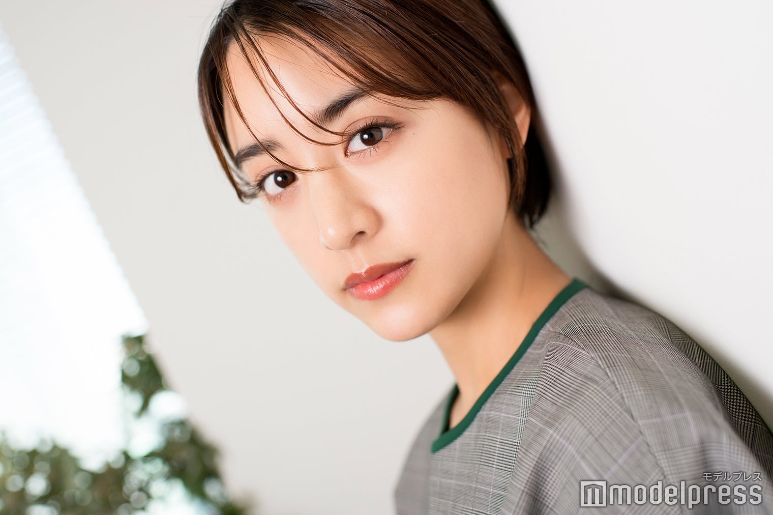 山本美月、進化したショートカットのポイントは？眞栄田郷敦の印象明かす＜「あと3回、君に会える」インタビュー＞