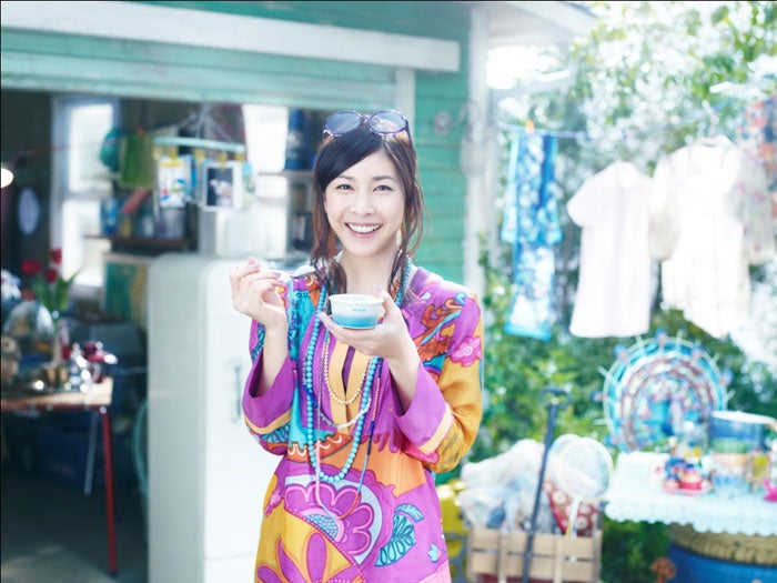 竹内結子の自由人ぶりに注目！謎めくワンピで至福のひととき