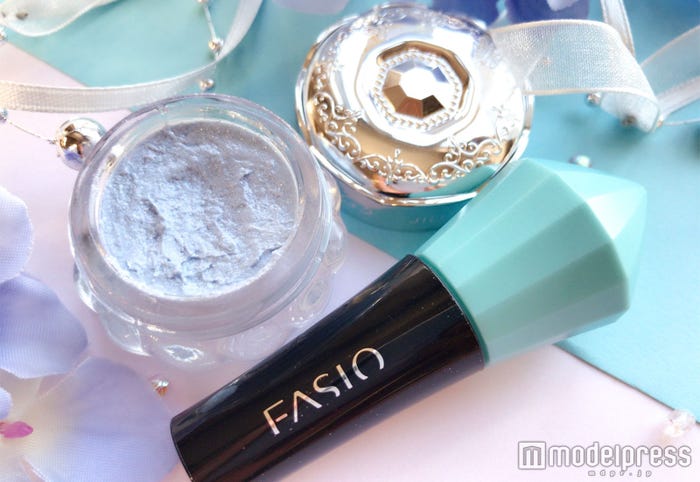 【ジルスチュアート】ジルスチュアート】「ジェリーアイカラー“08”」、【ファシオ】「リキッドアイカラー“BL-4”」(画像上から)(C)モデルプレス