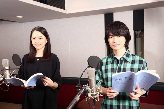 (左から)長澤まさみ、神木隆之介(C)2016「君の名は。」製作委員会