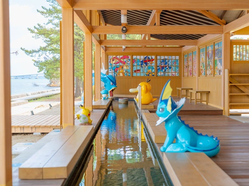 七尾市和倉温泉にオープンした「わくらポケモン足湯」（C）Pokemon. （C）Nintendo/Creatures Inc. /GAME FREAK inc. ポケットモンスター・ポケモン・Pokémonは任天堂・クリーチャーズ・ゲームフリークの商標です。