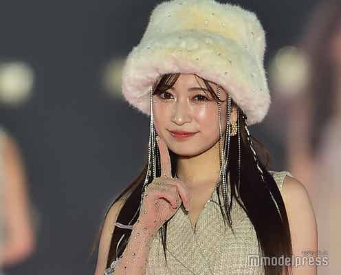 吉田朱里、ミニ丈ワンピで抜群スタイル強調 モコモコハットが可愛い<関西コレクション 2023 A/W>