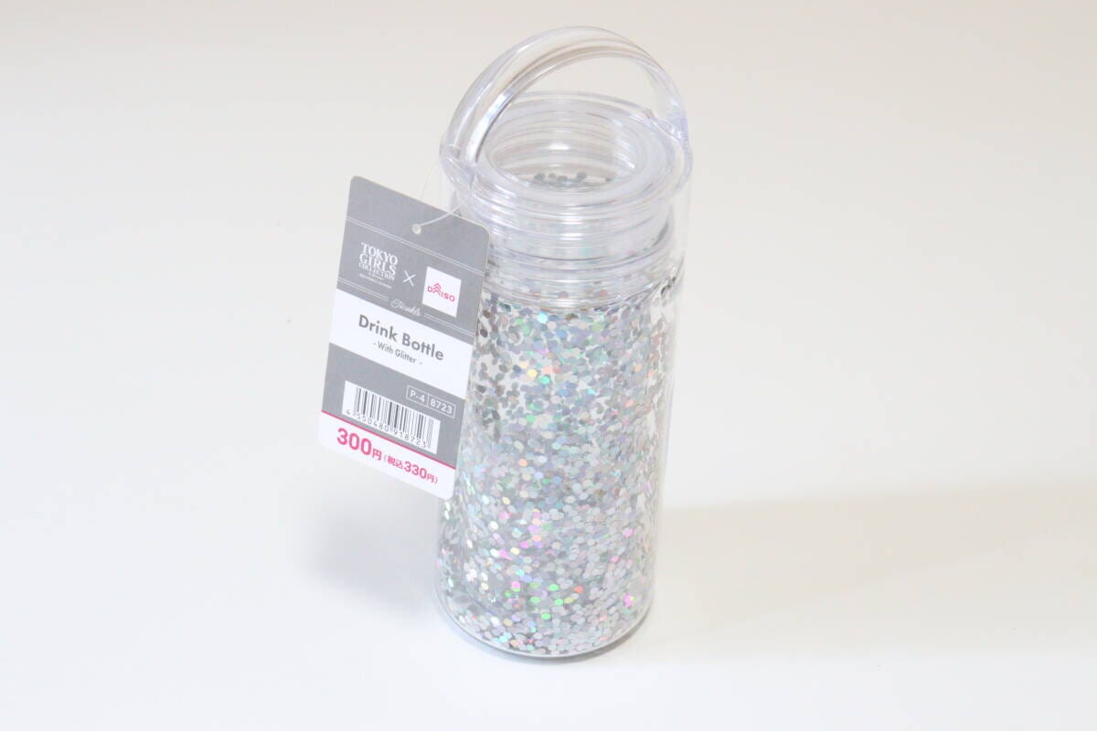 ダイソーのドリンクボトル（ラメ入り）のパッケージ