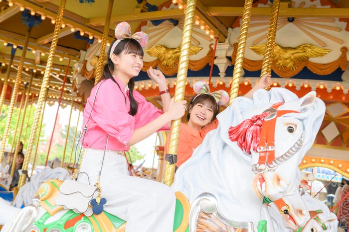 (左から)遠藤さくら、清宮レイ/新TVCM「いっしょに、夢をつなげよう!」篇より(C)Disney