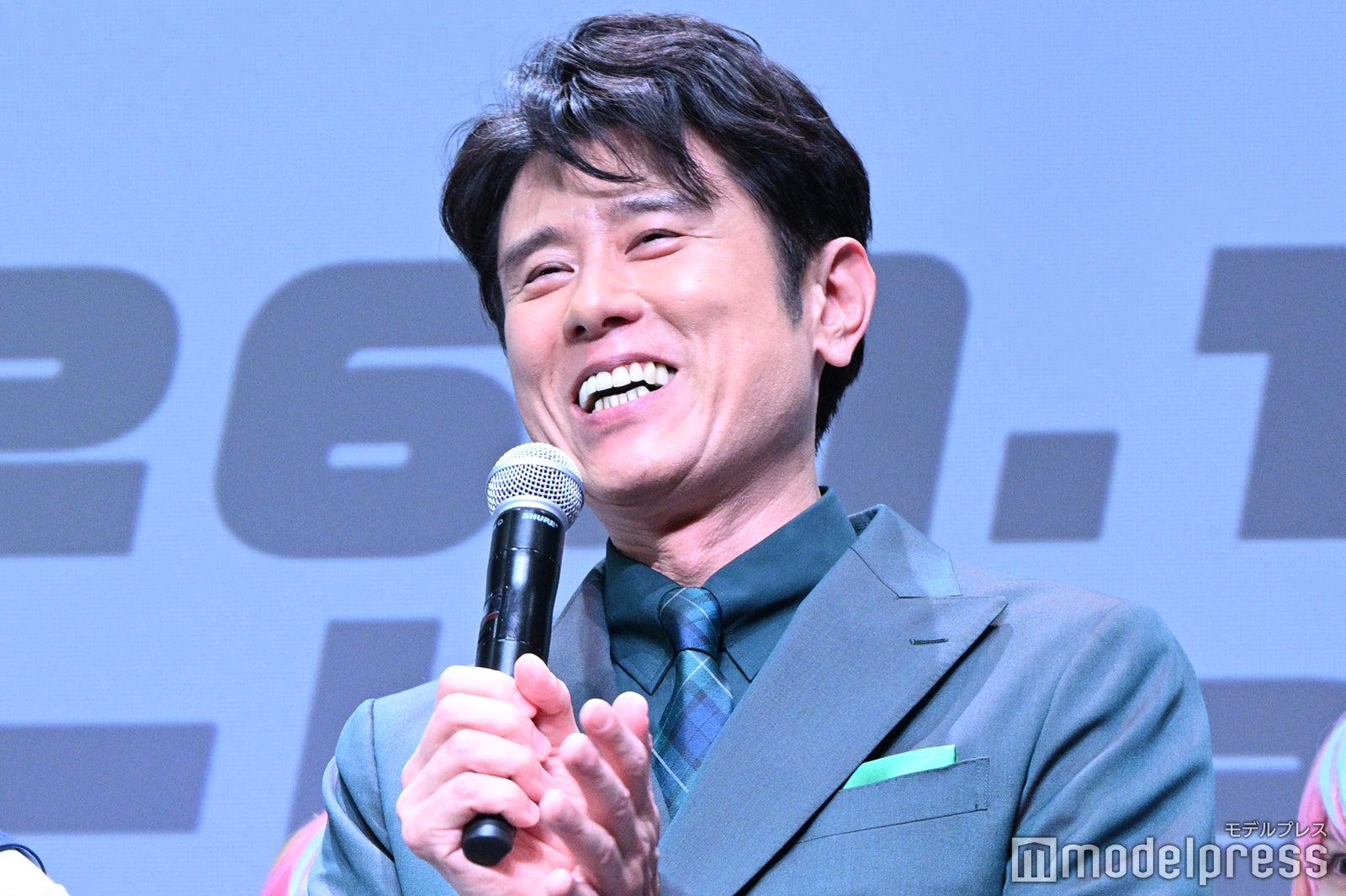 寺西拓人の「映画鑑賞はじめにしてください」という呼びかけを真似した原田泰造（C）モデルプレス