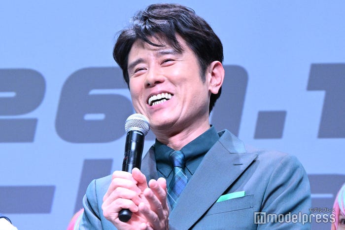 寺西拓人の「映画鑑賞はじめにしてください」という呼びかけを真似した原田泰造(C)モデルプレス