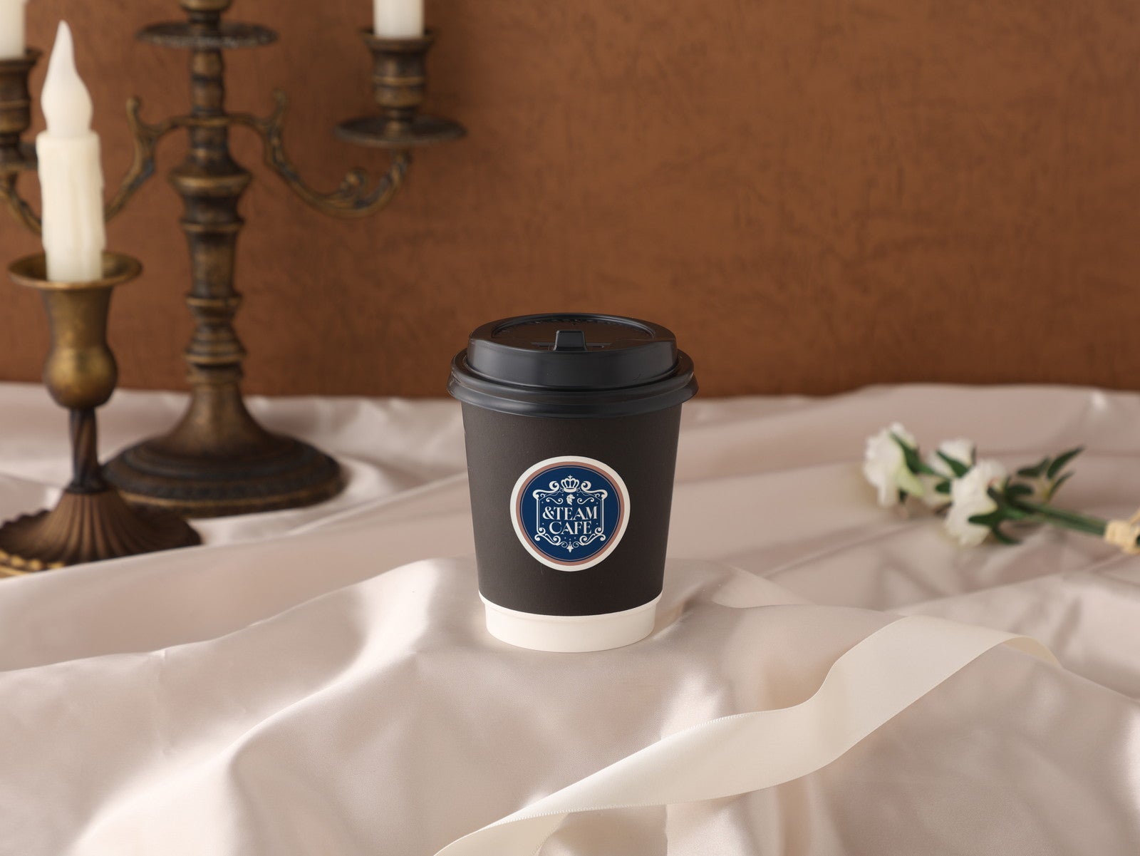 Takeout &TEAM’s Choice Tea　税込890円（C）HYBE LABELS JAPAN & HYBE． All Rights Reserved．