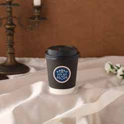 Takeout &TEAM’s Choice Tea 税込890円(C)HYBE LABELS JAPAN & HYBE. All Rights Reserved.