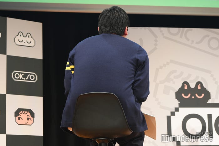 背中が「可愛い」と言われる奥野壮の隣で肩幅狭める生田俊平(C)モデルプレス