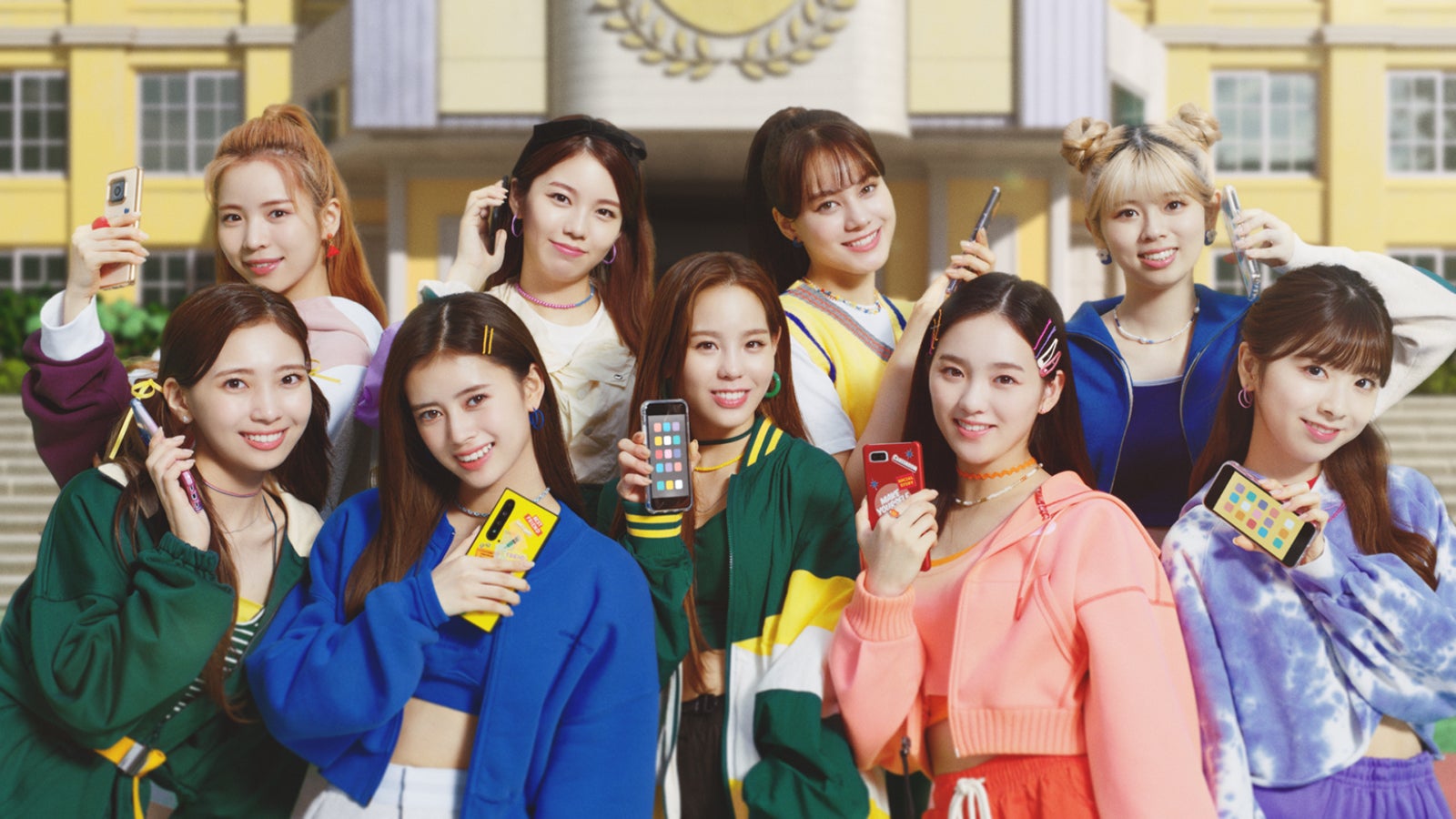 NiziU、ニナの“よく使う絵文字”顔マネに納得　学校舞台にキュートなダンス披露