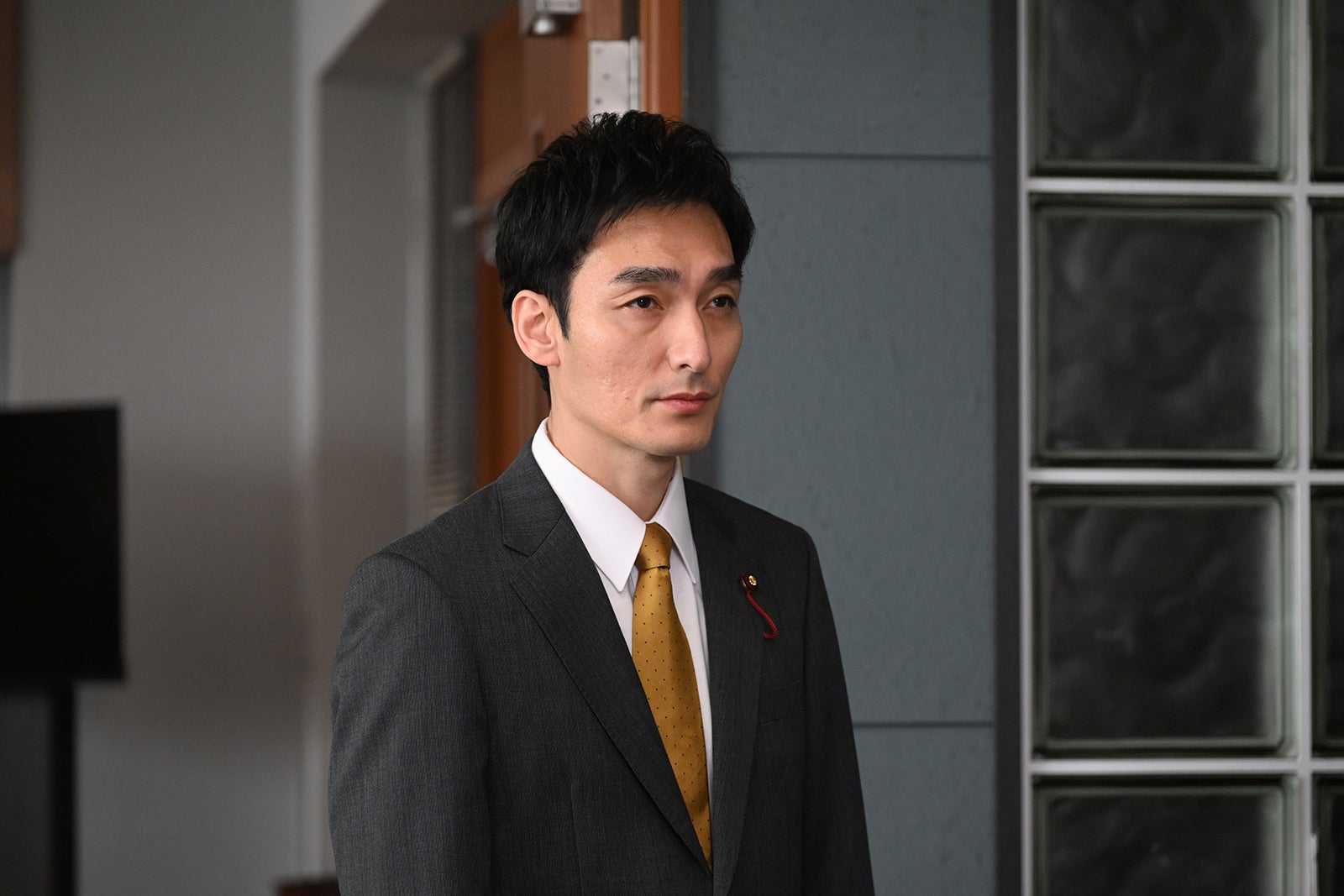 草なぎ剛 「罠の戦争」第7話より（C）カンテレ