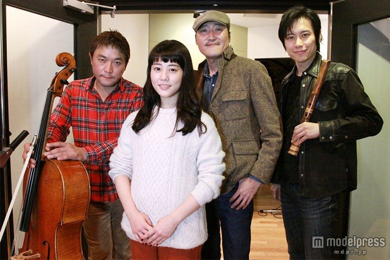 高畑充希とKOBUDO-古武道-（左から：チェロ・古川展生、高畑充希、ピアノ・妹尾武、尺八・藤原道山）