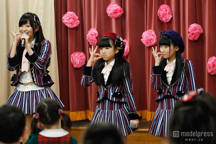 (左から)指原莉乃、矢吹奈子、田中美久(C)AKS