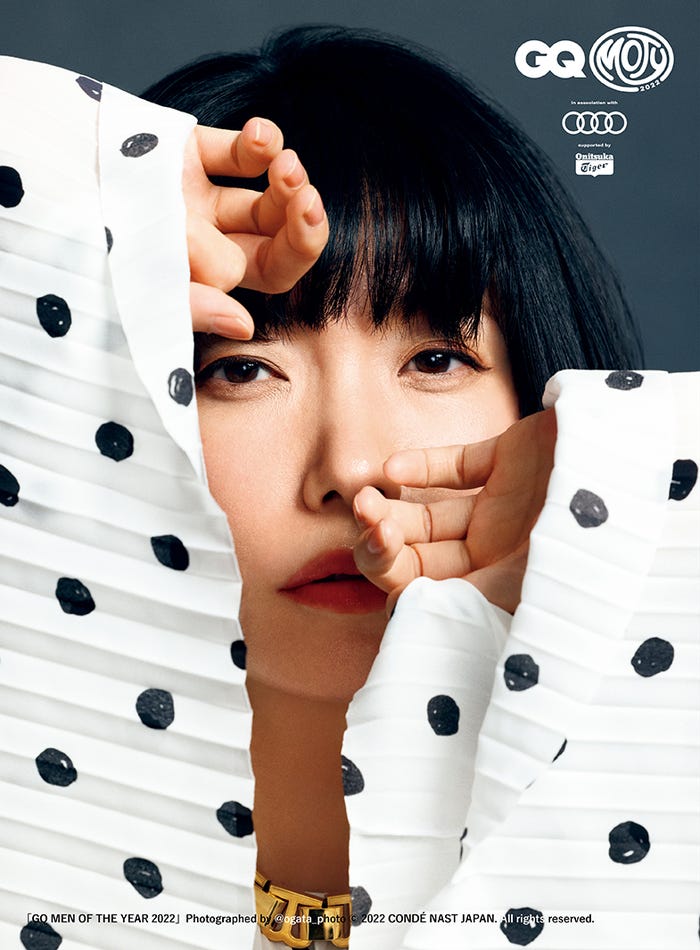 川上未映子「GQ MEN OF THE YEAR 2022」Photographed by ogata_photo(C)2022 CONDÉ NAST JAPAN. All rights reserved.