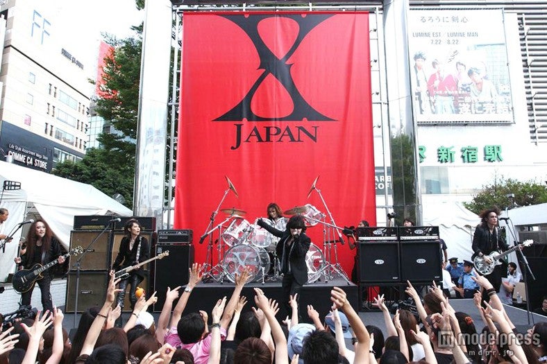 X JAPAN、新宿に突如降臨　初ゲリラライブで駅前騒然