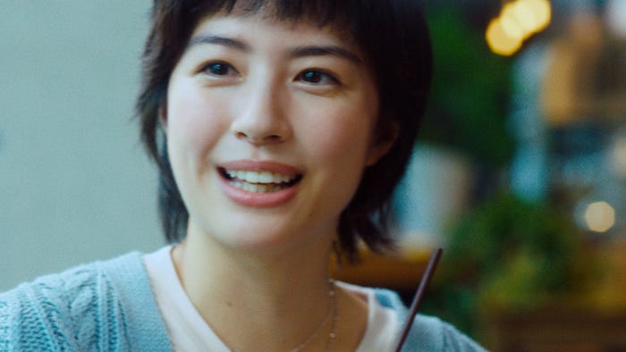 佐久間由衣/「友人をさそおう」篇より(提供写真)