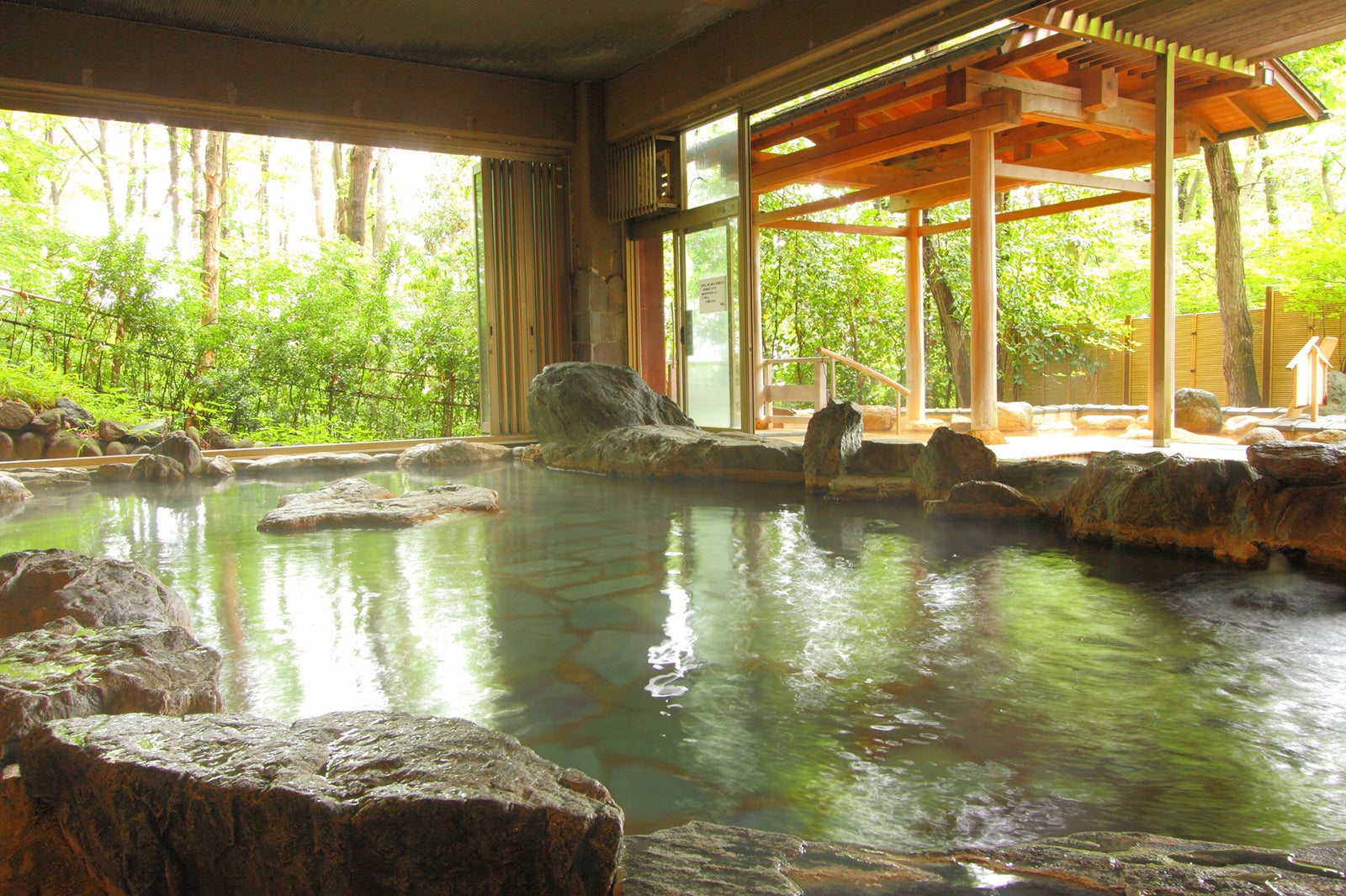 岩風呂／画像提供：ホテル天坊