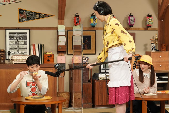 高橋文哉、草刈民代、守屋麗奈 (C)日本テレビ