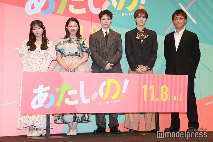(左から)齊藤なぎさ、渡邉美穂、木村柾哉、山中柔太朗、横堀光範監督(C)モデルプレス