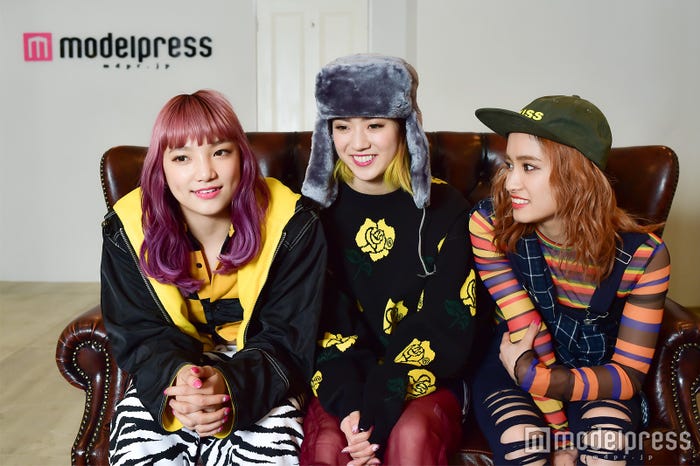 須田アンナ、武部柚那、YURINO(C)モデルプレス