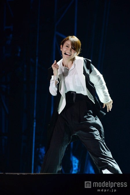 「大島優子卒業コンサート in 味の素スタジアム ～6月8日の降水確率56％（5月16日現在）、てるてる坊主は本当に効果があるのか？～」（C）AKS