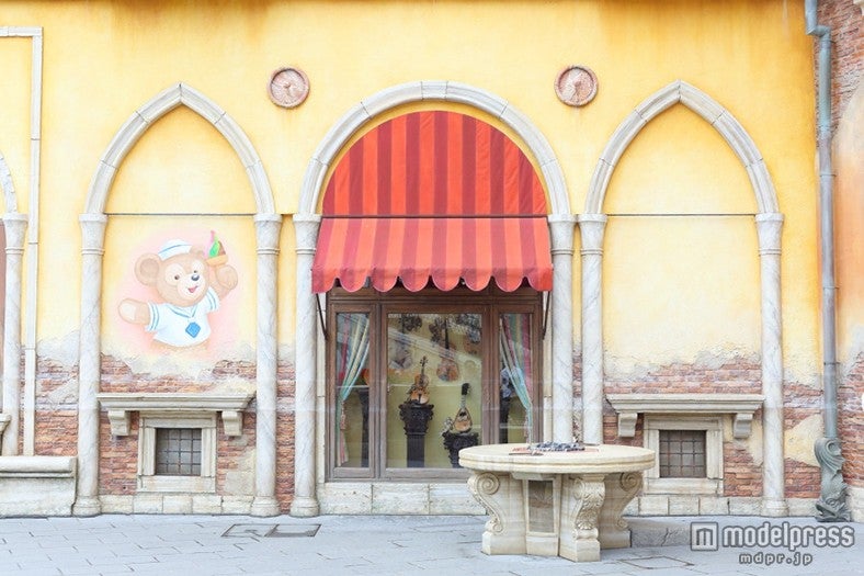 ディズニー、謎の“ダッフィーの肖像”出現