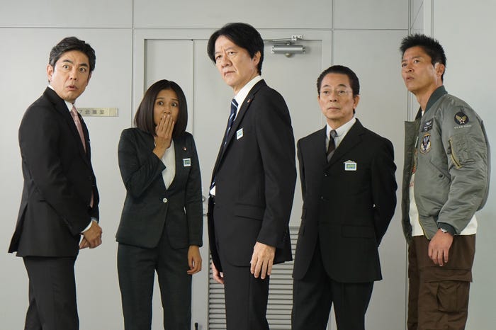 山中崇史、篠原ゆき子、川原和久、水谷豊、寺脇康文「相棒season22」第7話より(C)テレビ朝日