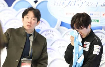 2大会連続五輪切符の鍵山優真はVも悔し涙止まらず ジャンプミス続いた苦しい演技も佐藤駿の追撃振り切る