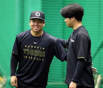阪神・村上 10.1先発も泰然「どっしりとできれば」高橋との最優秀防御率争いは「ギスギスさせないで（笑）」