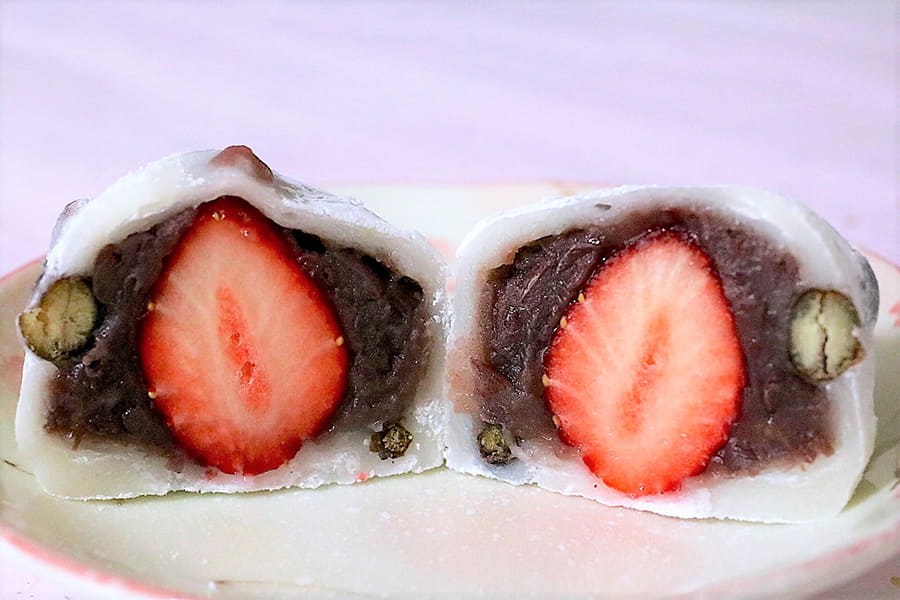 大角玉屋 銀座店「いちご豆大福」（1個249円）