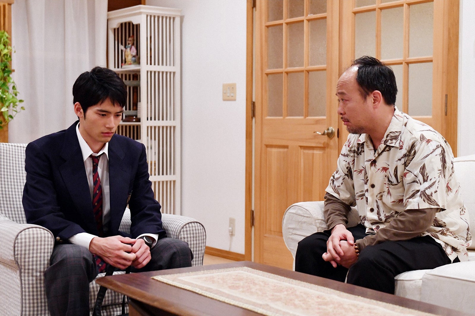 岡田健史、マキタスポーツ／「中学聖日記」第8話より（C）TBS