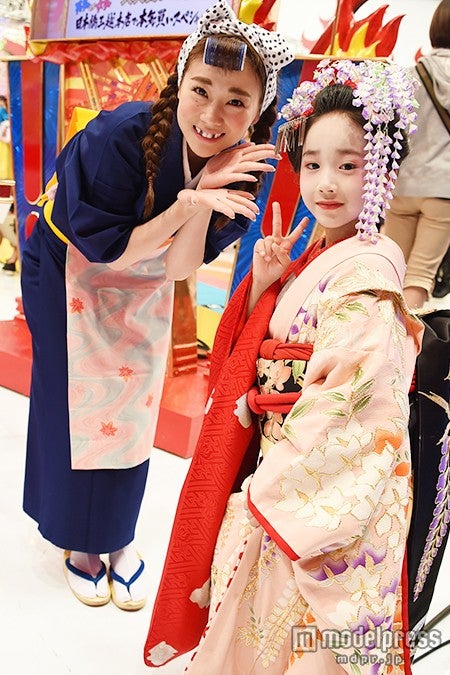重盛さと美 ホンキーダンス ビジュアル賞の可愛すぎる美少女と2ショット モデルプレスが 27時間テレビ に潜入中 モデルプレス 重盛さと美 ホンキーダンス ビジュアル賞の可愛すぎる美少女と2ショット モデルプレスが 27時間テレビ に潜入中 モデルプレス