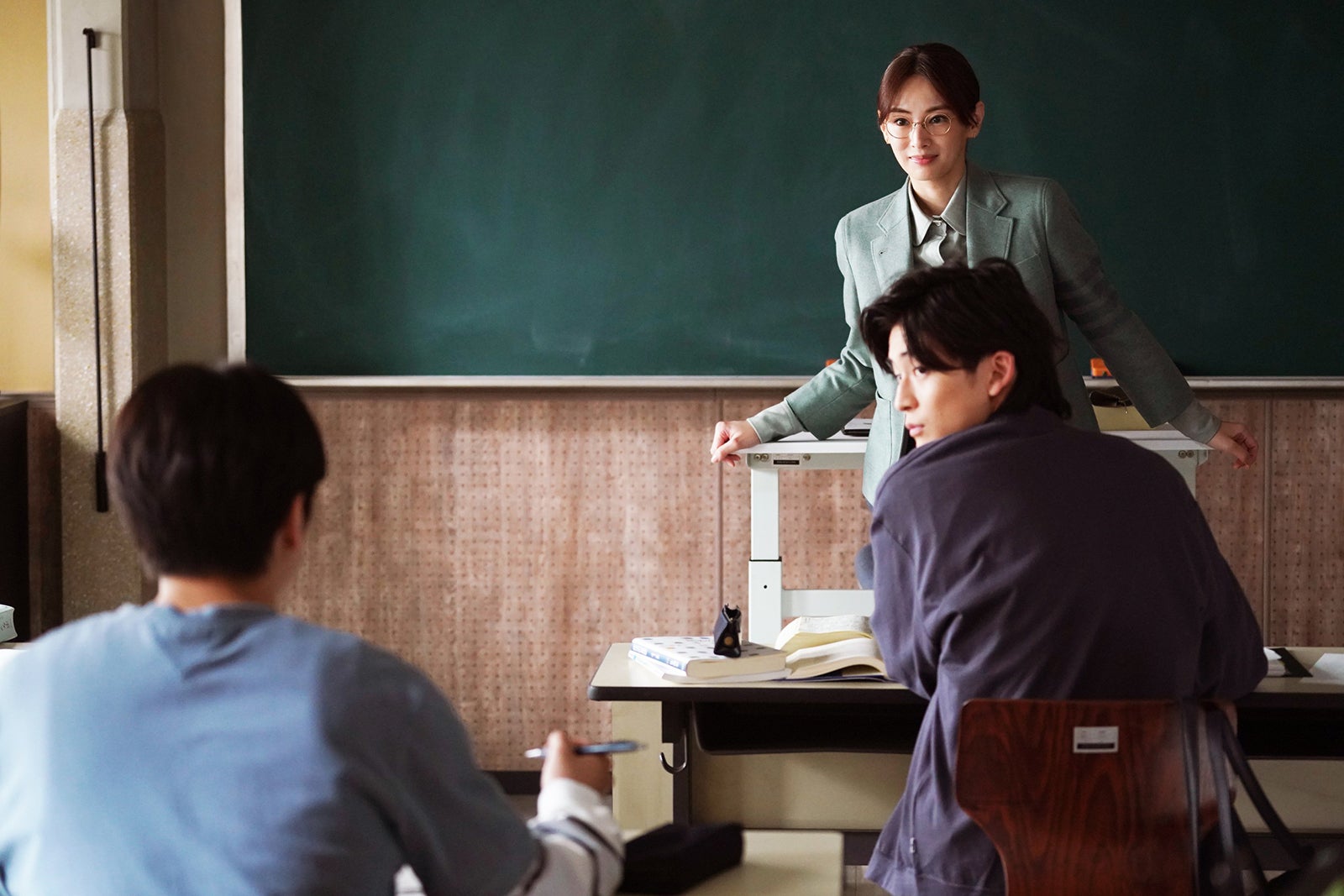 北川景子、高橋文哉 「女神の教室～リーガル青春白書～」第2話より（C）フジテレビ