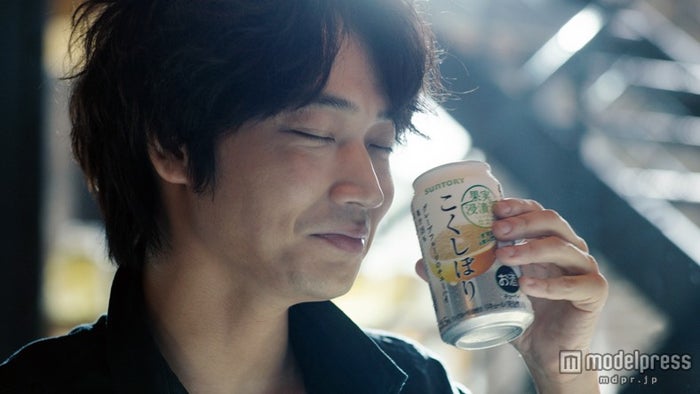 綾野剛の笑顔に 胸キュン 演技を しつ こく 追求 モデルプレス 綾野剛の笑顔に 胸キュン 演技を しつ こく 追求 モデルプレス