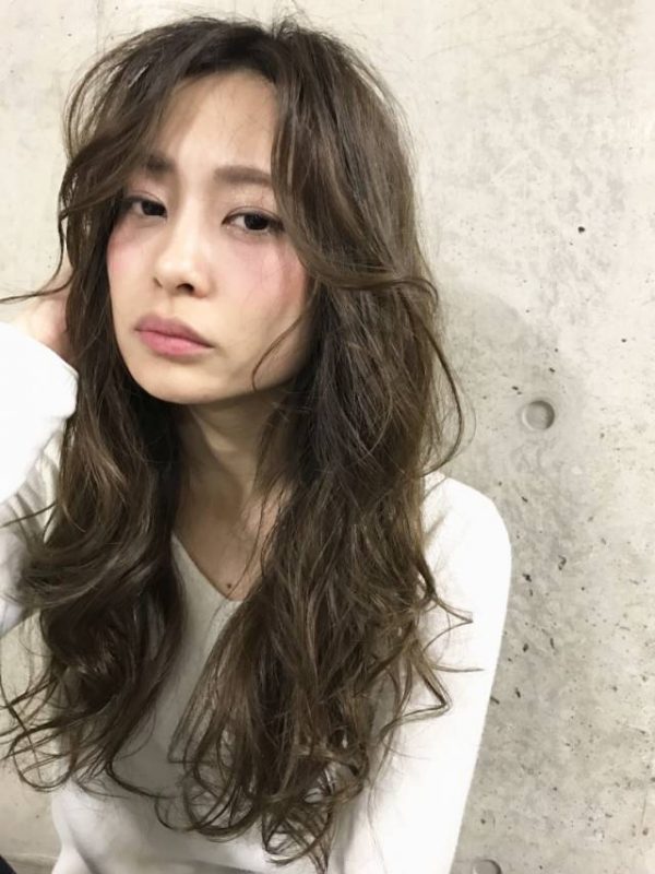 伸ばしかけ前髪の巻き方をご紹介 巻き方一つで印象を変える垢抜けアレンジ モデルプレス 伸ばしかけ前髪の巻き方をご紹介 巻き方一つで印象を変える垢抜けアレンジ モデルプレス